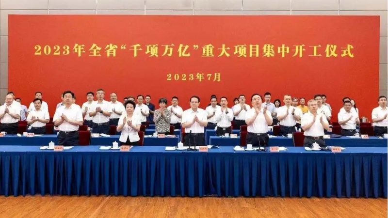 化工原料种类繁多，性质各异，因此分区储存时应遵循以下原则：